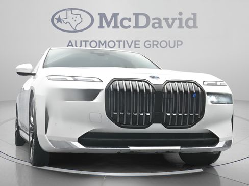 Used 2023 BMW i7 xDrive60 AWD/4WD image 28