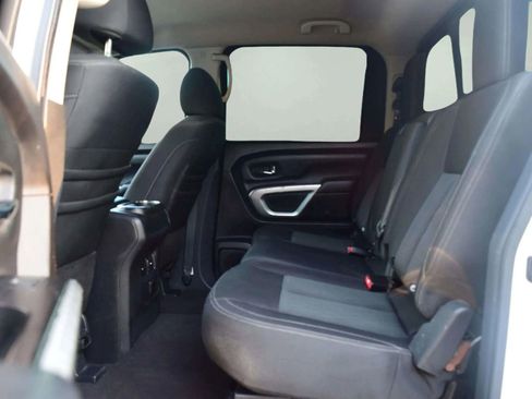 Used 2017 Nissan Titan SV image 14