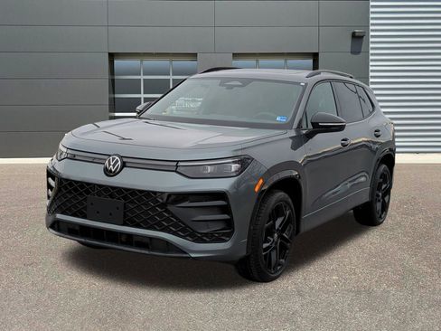 New 2026 Volkswagen Tiguan SE R-Line image 3