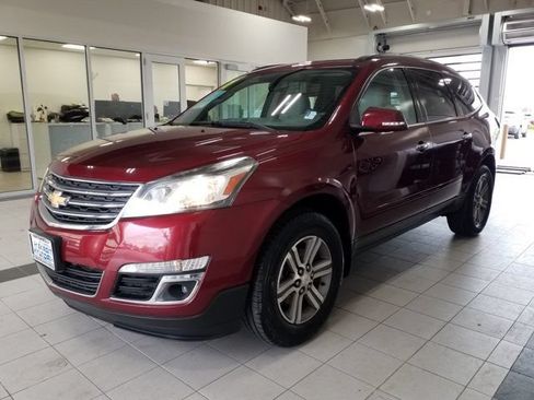 Used 2017 Chevrolet Traverse LT AWD/4WD image 2
