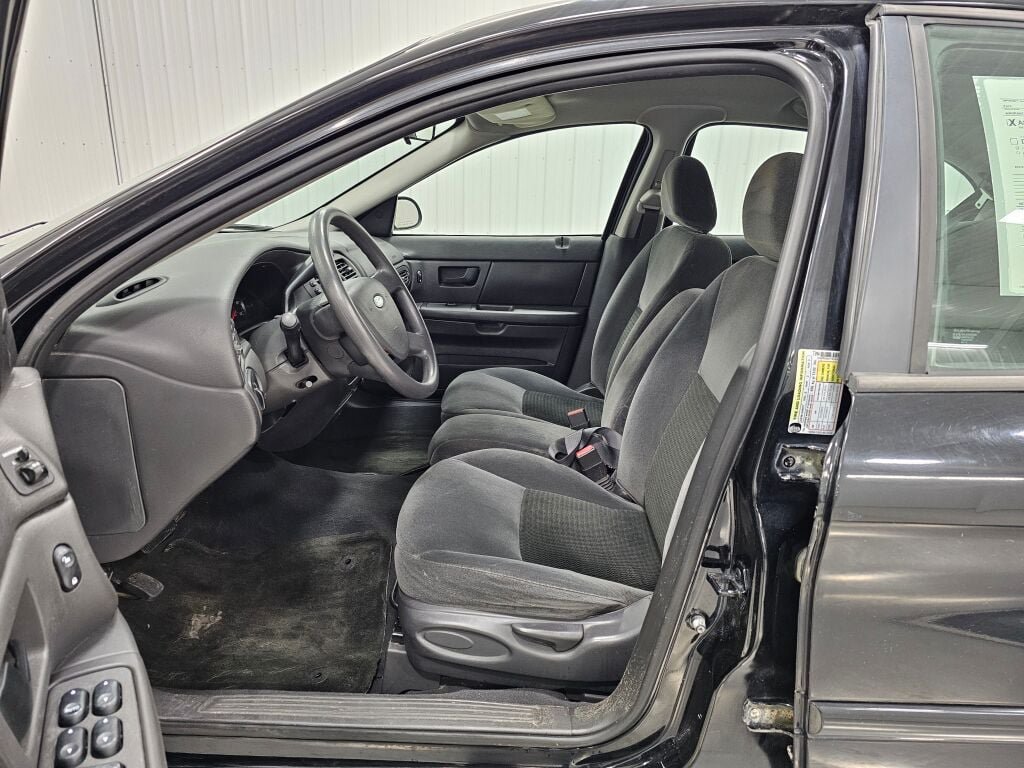 Used 2007 Ford Taurus SE FWD image 11