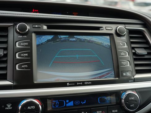 Used 2017 Toyota Highlander XLE AWD/4WD image 28