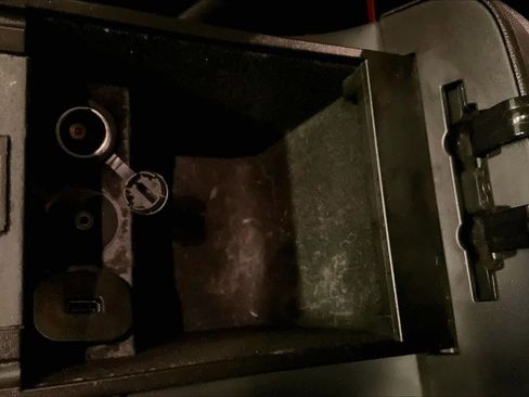 Used 2012 Lincoln MKS image 34