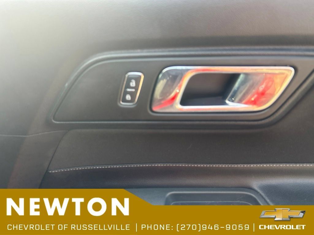 Used 2016 Ford Mustang Coupe RWD image 25