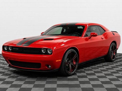 Used 2019 Dodge Challenger SXT w/ Blacktop Package RWD image 1