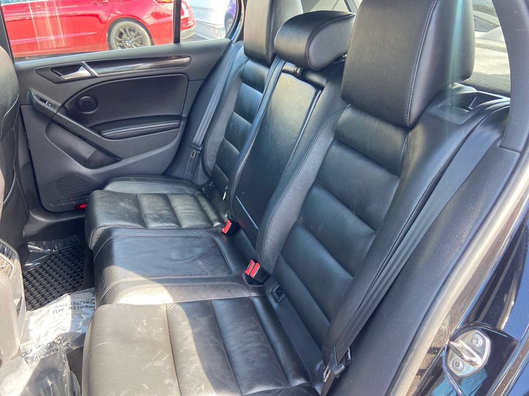 Used 2011 Volkswagen Golf 4-Door FWD image 27