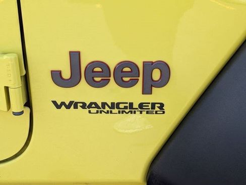 Used 2022 Jeep Wrangler Unlimited Rubicon w/ LED Lighting Group AWD/4WD image 15
