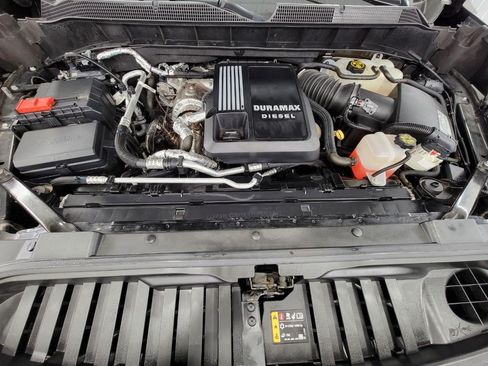 Used 2021 Chevrolet Silverado 1500 High Country w/ Technology Package AWD/4WD image 8
