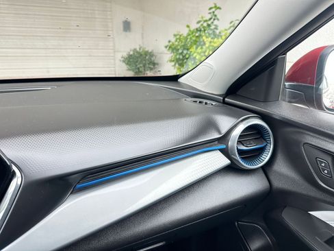 Used 2025 Chevrolet Trax LT image 64