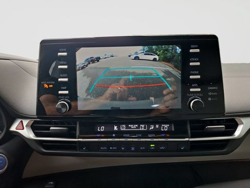 Used 2024 Toyota Sienna XLE FWD image 28