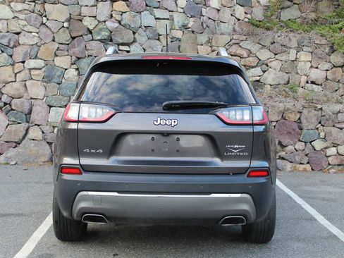 Used 2019 Jeep Cherokee Limited image 8