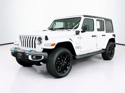 Used 2023 Jeep Wrangler Unlimited Sahara w/ Cold Weather Group AWD/4WD image 3