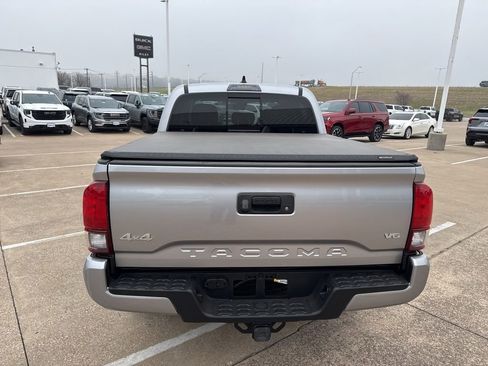 Used 2021 Toyota Tacoma SR5 w/ Technology Package image 9