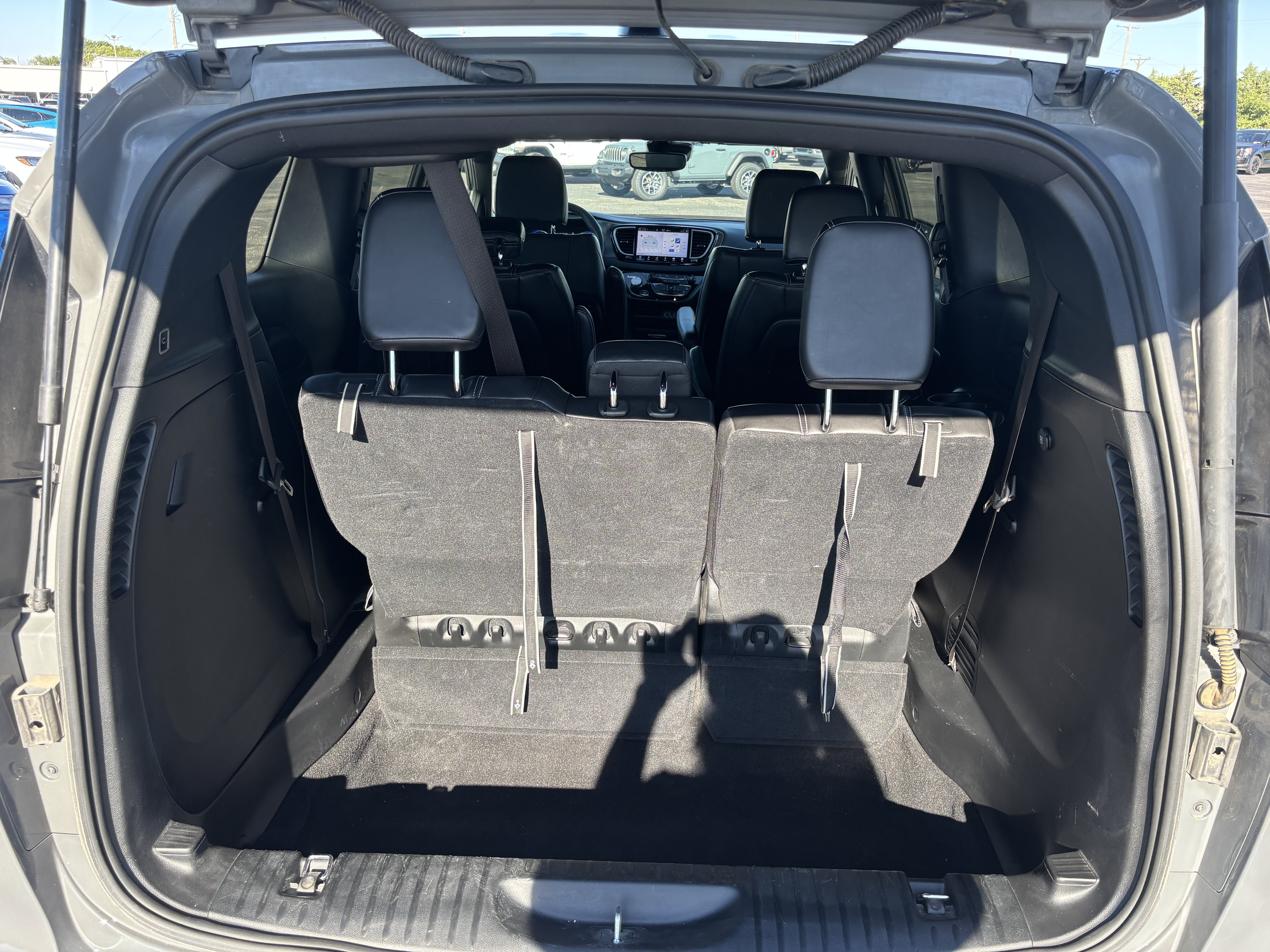 Used 2025 Chrysler Pacifica Select FWD image 27