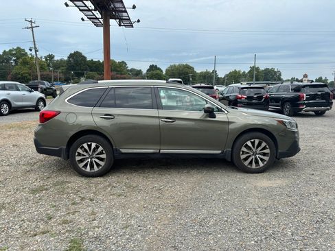 Used 2019 Subaru Outback 2.5i Touring AWD/4WD image 5