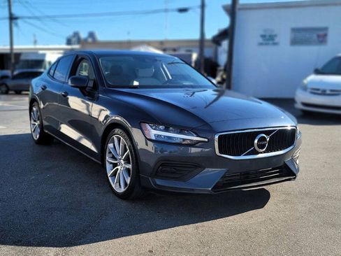 Used 2019 Volvo S60 T5 Momentum w/ Premium Package FWD image 7