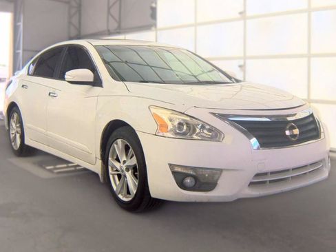 Used 2015 Nissan Altima 2.5 SL w/ Technology Package FWD image 3