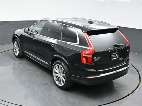 Used 2024 Volvo XC90 B6 Ultimate w/ Lounge Package image 32