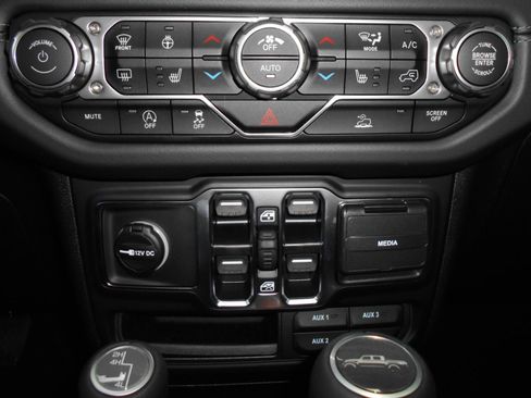 New 2025 Jeep Gladiator Sport image 18