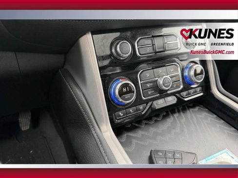 Used 2024 GMC Yukon Denali w/ Advanced Technology Package AWD/4WD image 27