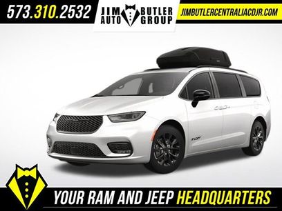 New 2025 Chrysler Pacifica Select