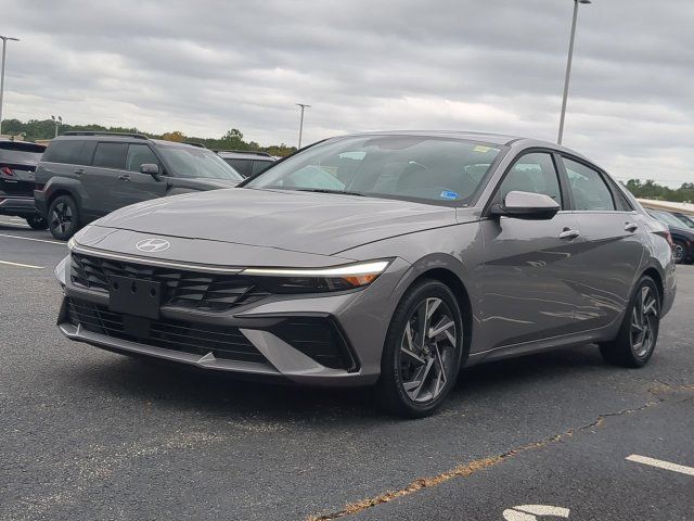 Used 2025 Hyundai Elantra Limited FWD image 7
