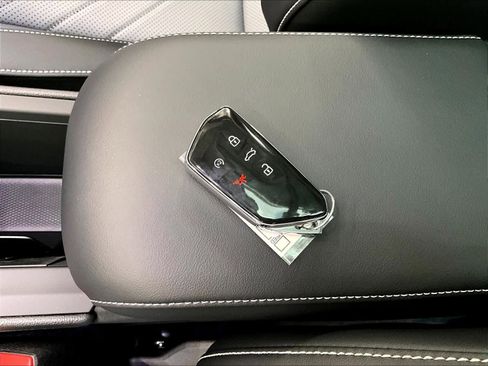 New 2026 Volkswagen Tiguan SE image 35