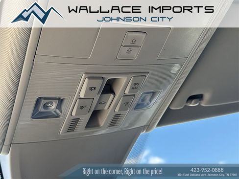 Certified 2022 Volkswagen Tiguan SE image 8