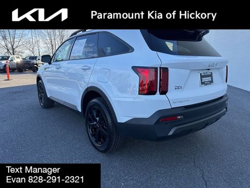 Used 2023 Kia Sorento S w/ Panoramic Sunroof Package image 5