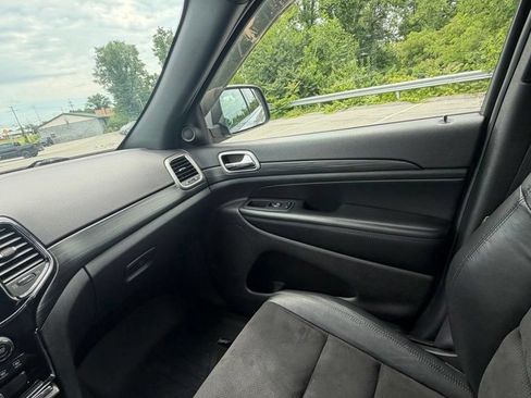 Used 2019 Jeep Grand Cherokee Altitude AWD/4WD image 16