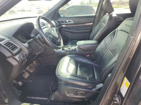 Used 2018 Ford Explorer Platinum image 2