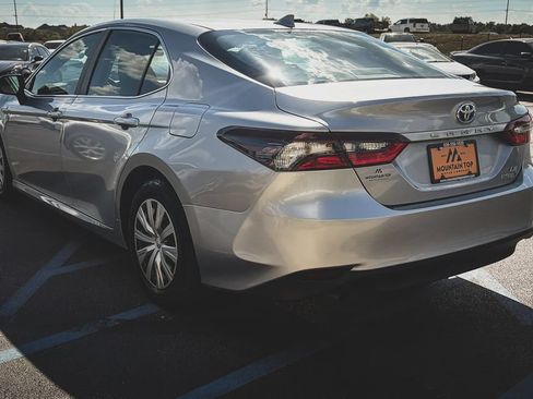 Used 2021 Toyota Camry LE FWD image 18