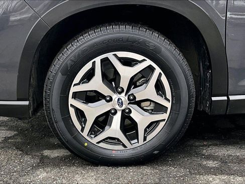 Certified 2023 Subaru Forester Premium image 17