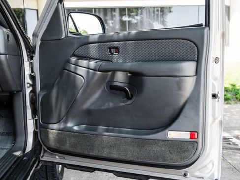 Used 2004 Chevrolet Avalanche 2WD image 72