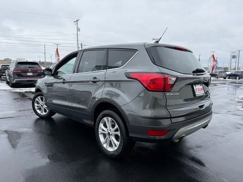 Used 2019 Ford Escape SE image 5