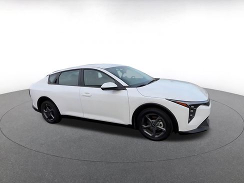 Used 2025 Kia K4 LXS image 2
