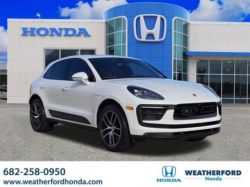 Used 2023 Porsche Macan Turbo image 1