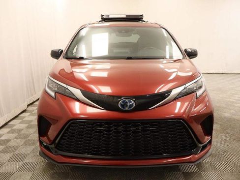 Used 2024 Toyota Sienna XSE w/ XSE Plus Package AWD/4WD image 2