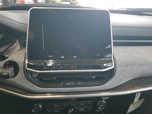 New 2025 Jeep Compass Latitude w/ Sun & Sound Group image 12