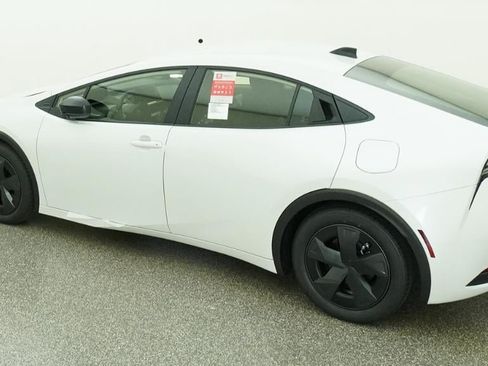 New 2026 Toyota Prius Plug-In Hybrid FWD image 4