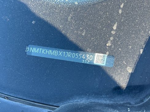 Used 2018 Toyota C-HR XLE image 2