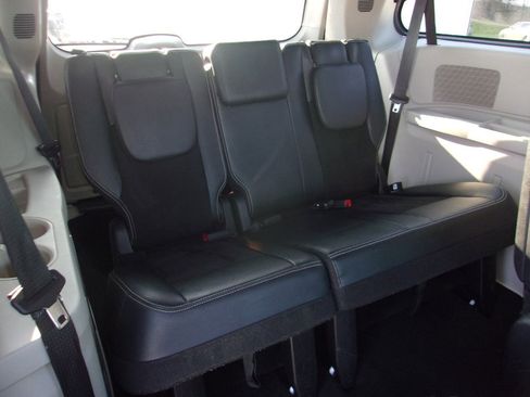 Used 2019 Dodge Grand Caravan SXT FWD image 16