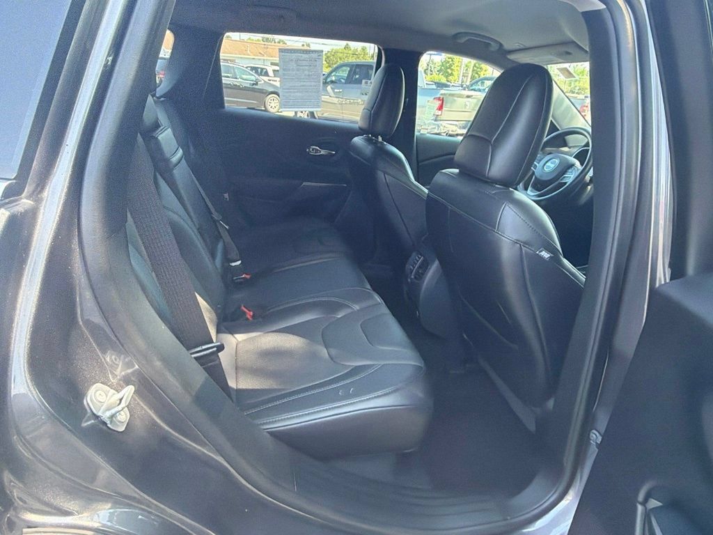 Used 2019 Jeep Cherokee Limited AWD/4WD image 39