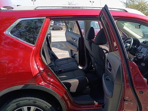 Used 2019 Nissan Rogue SV w/ Premium Package AWD/4WD image 14
