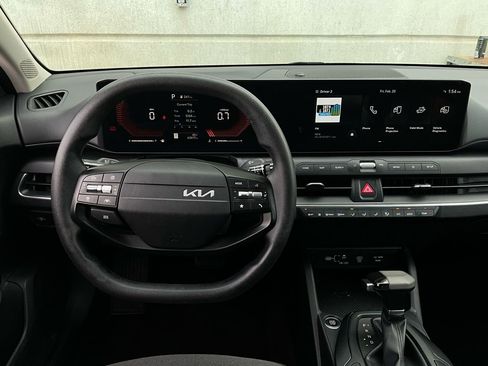 Used 2025 Kia K4 LXS image 13