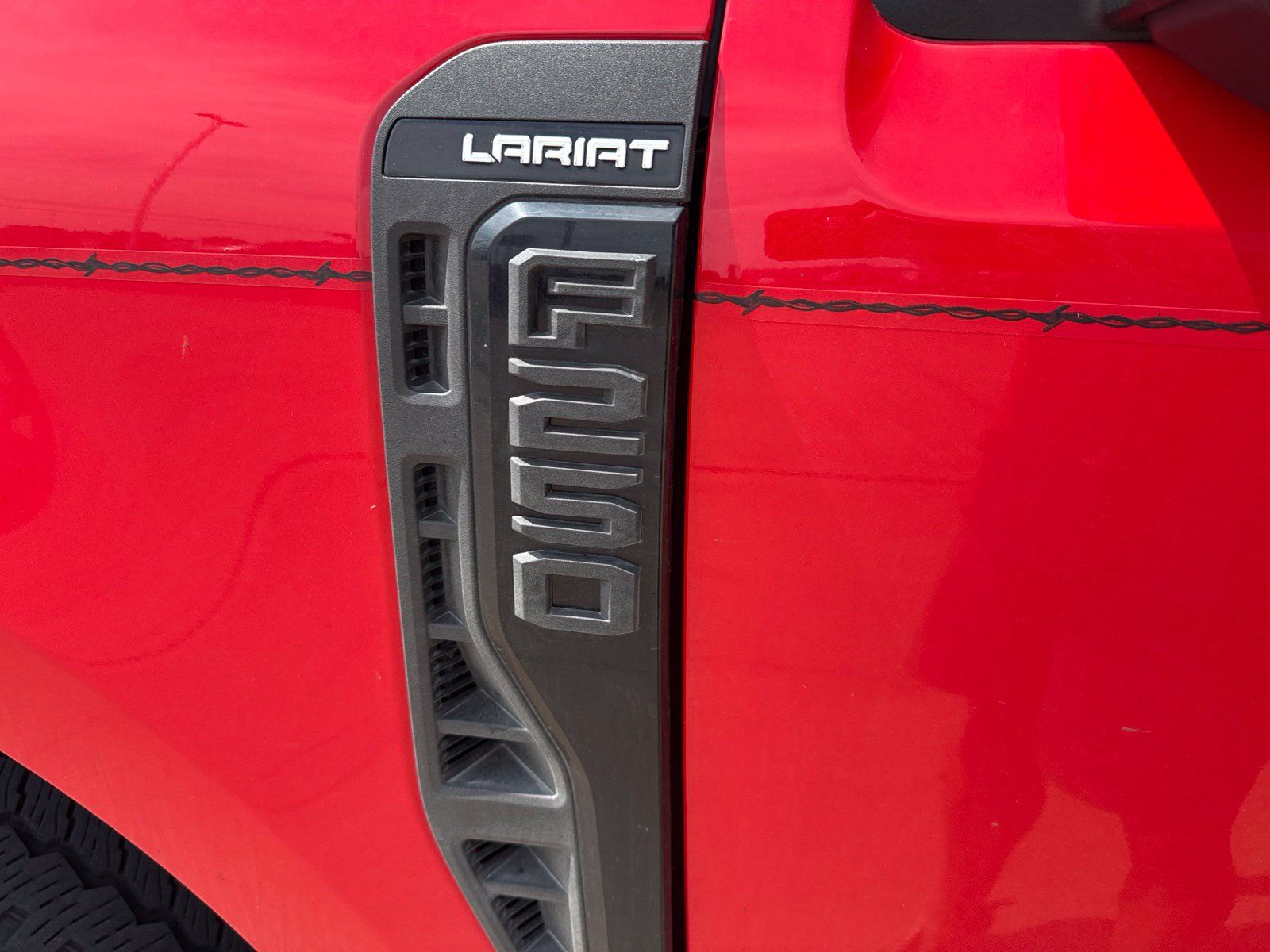 Used 2025 Ford F250 Lariat w/ Black Appearance Package AWD/4WD image 12