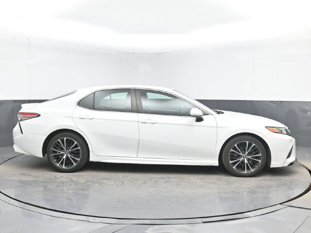 Used 2018 Toyota Camry SE FWD image 11