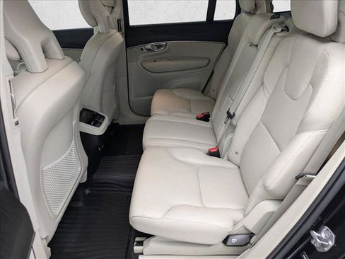 Used 2020 Volvo XC90 T6 Momentum w/ Protection Package Premier AWD/4WD image 18