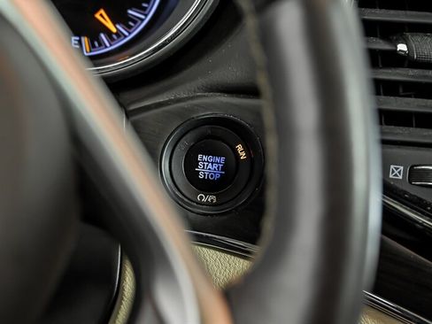 Used 2019 Jeep Grand Cherokee Overland AWD/4WD image 25