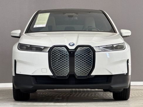 Used 2024 BMW iX xDrive50 w/ Premium Package AWD/4WD image 6
